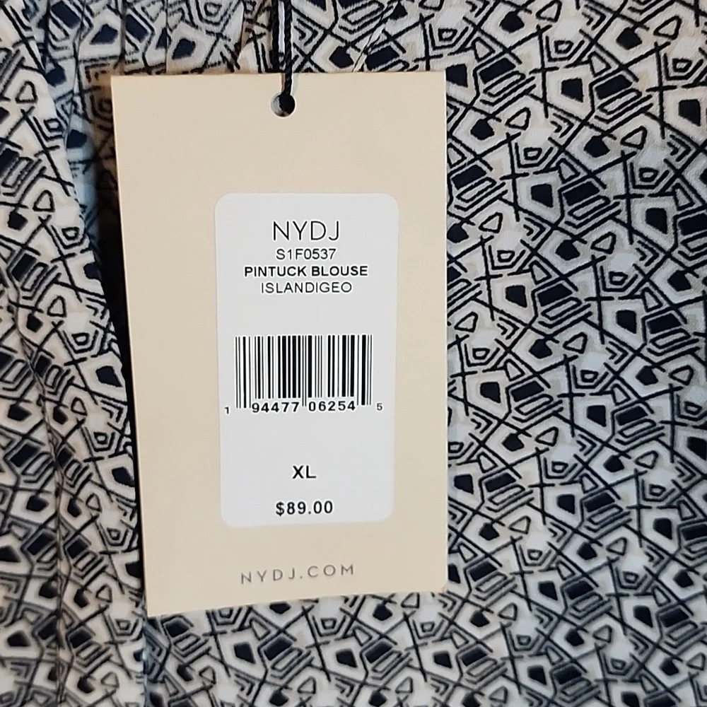 NYDJ Pintuck Blouse NWT Size XLarge - Picture 6 of 14